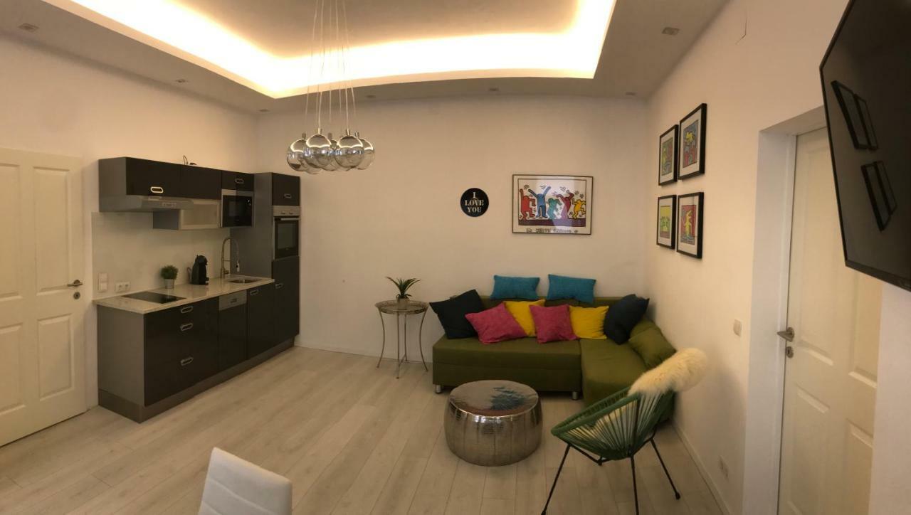 Modern City Apt, Next To Metro Wina Bagian luar foto