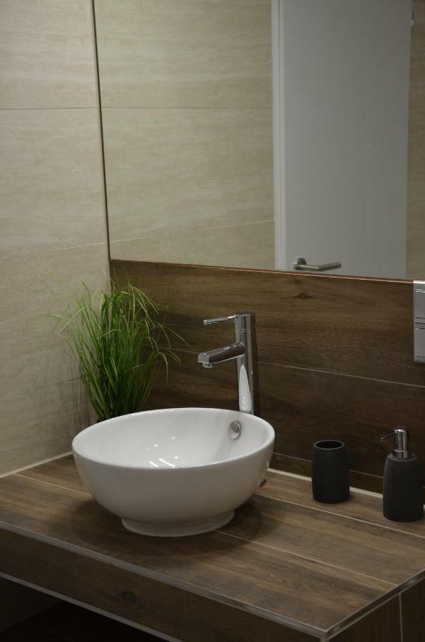 Modern City Apt, Next To Metro Wina Bagian luar foto